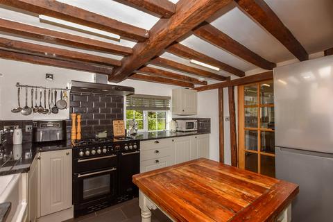 Linton Hill, Linton, Maidstone, Kent 3 bed detached house for sale