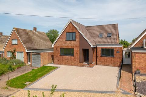 2 Mill Hill, Bedford MK44 4 bed detached house for sale
