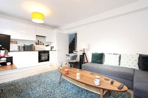 Wentworth Street, London E1 2 bed flat for sale