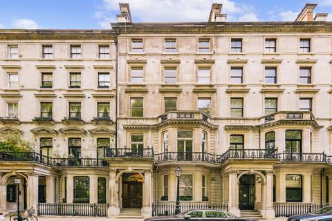 Ennismore Gardens, London 2 bed flat for sale