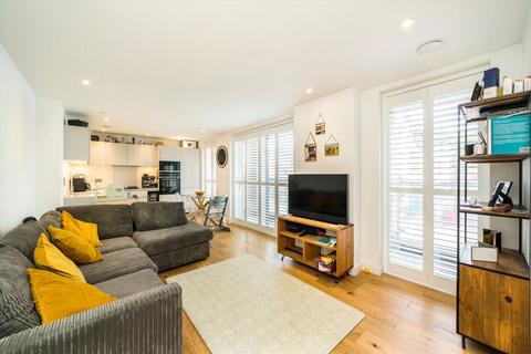 Upper Tooting Road, London SW17 2 bed flat for sale