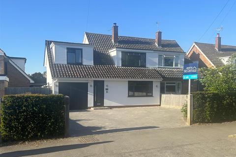 St. Swithins Drive, Lower Quinton... 3 bed semi