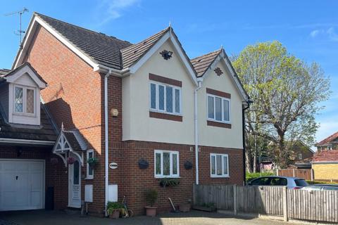 Harry Wells Road, Herne Bay, CT6 8FB 3 bed semi