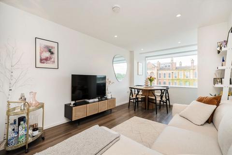 Broomhill Road, London SW18 1 bed flat for sale