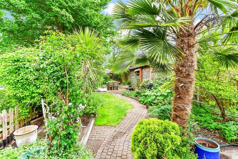 Pond Lane, Clanfield, Hampshire 2 bed semi