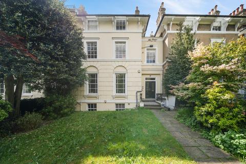 Lee Terrace, London, SE3 2 bed flat for sale