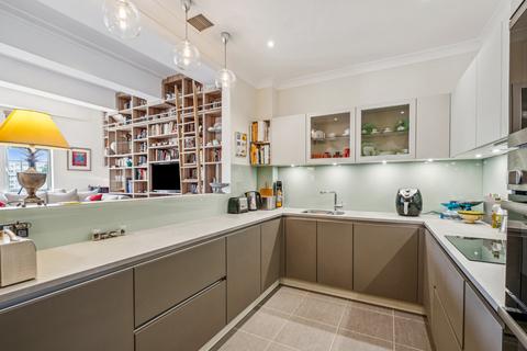 Somerville Avenue, Barnes, London 2 bed flat for sale