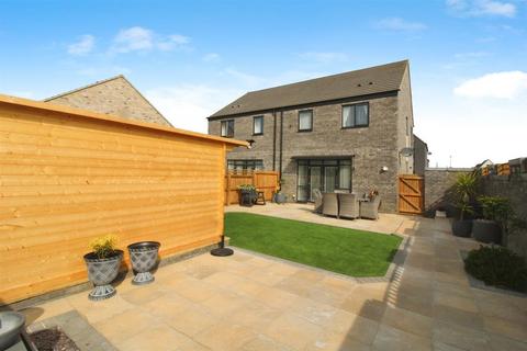 Memory Lane, Kingswood, Hull 3 bed semi
