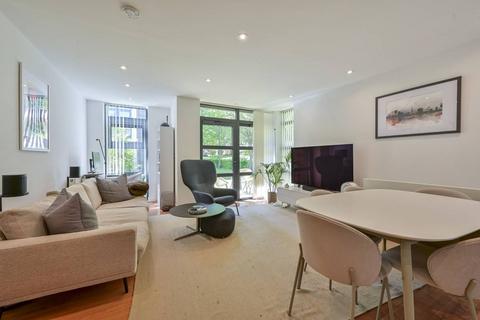 Whitelands Crescent, Putney, London... 2 bed flat for sale