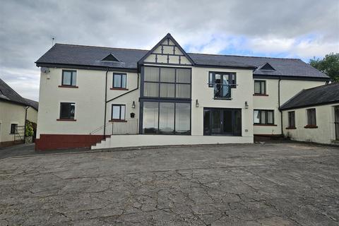 The Basrn, Gadairwen House, Groesfaen, 5 bed link detached house for sale