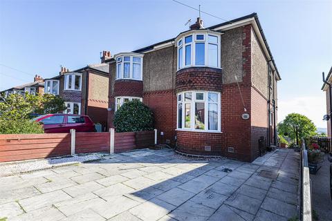Wheatfield Avenue, Huddersfield HD3 2 bed semi