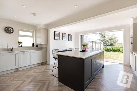 Eastwood Drive, Rainham, RM13 2 bed bungalow for sale