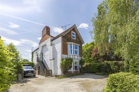 Reading Road, Woodcote, Reading 2 bed flat for sale