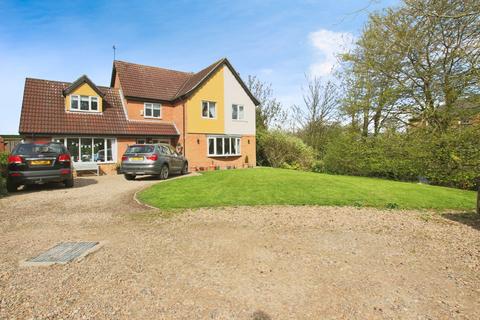 Dove Close, Roos, Hull, HU12 0LL 4 bed detached house for sale