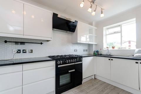 Fleetwood Close, Croydon, CR0 2 bed flat for sale