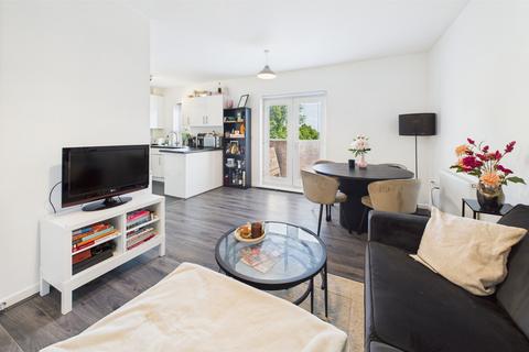 Adrian Close, Boxmoor, HP1 2 bed apartment for sale