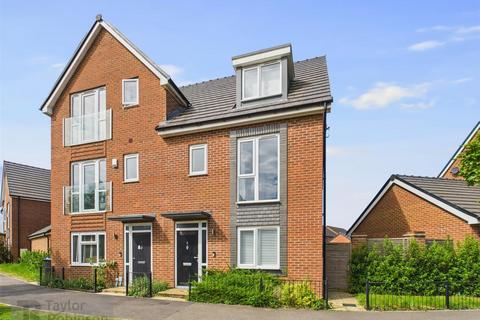 4 bedroom semi-detached house for sale