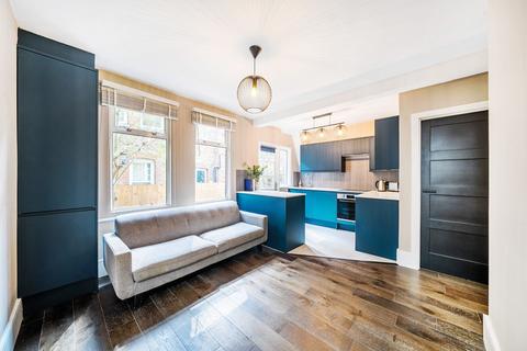 Valley Road, Streatham, London, SW16 3 bed maisonette for sale