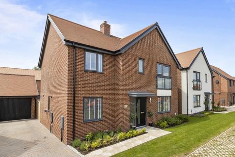 Teal Lane, Uckfield, East Sussex, TN22 5 bed detached house for sale