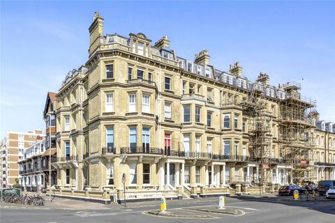 Kings Gardens, Hove, East Sussex, BN3 2 bed apartment for sale