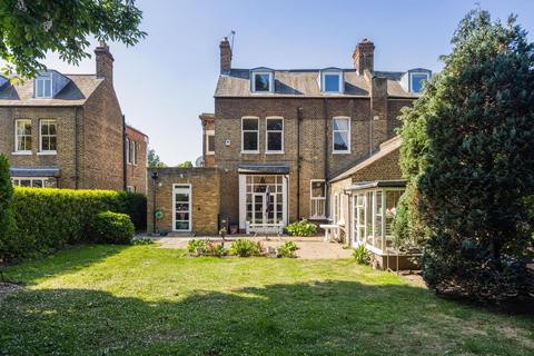 6 bedroom semi-detached house for sale