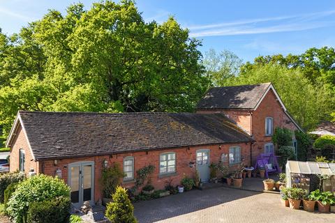 Sherrards Green Farmhouse, Malvern WR13 2 bed barn conversion for sale