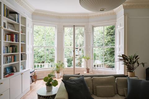 London BR1 4 bed maisonette for sale