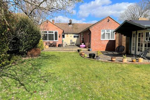 Firgrove Road, Whitehill GU35 4 bed detached bungalow for sale