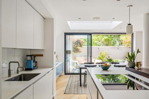 Ambrose Mews, London, SW11 4 bed terraced house for sale