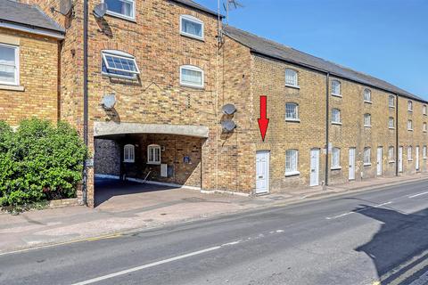High Street, Roydon 1 bed maisonette for sale