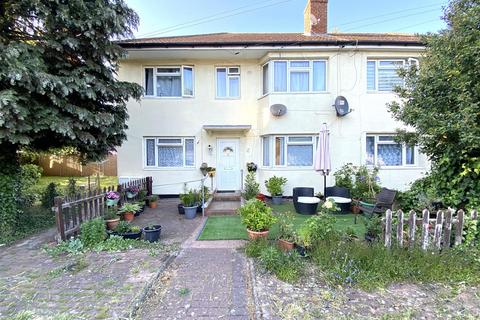 Rostrevor Gardens, Southall 2 bed flat for sale