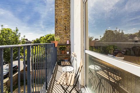 Kingsgate Estate, Tottenham Road... 2 bed maisonette for sale