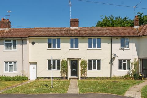 Robert Cecil Avenue, Hampshire SO18 3 bed terraced house for sale