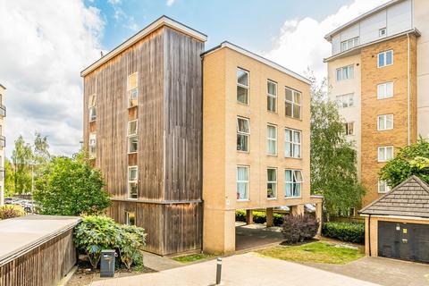 Lanadron Close, Isleworth TW7 2 bed flat for sale