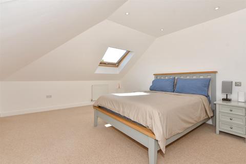 Louisa Oakes Close, Chingford 2 bed flat for sale