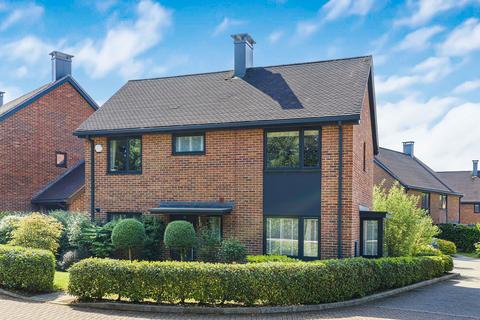 Gratton Chase, Godalming GU8 3 bed detached house for sale