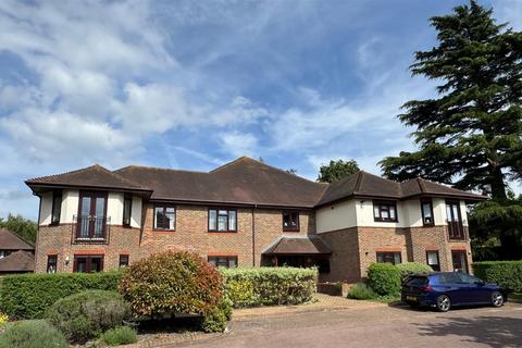 Petersmead Close, Tadworth 2 bed apartment for sale
