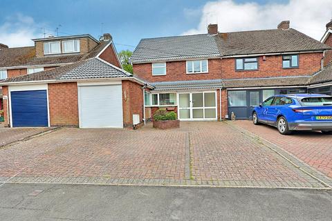 Maidavale Crescent, Stivichall... 3 bed semi