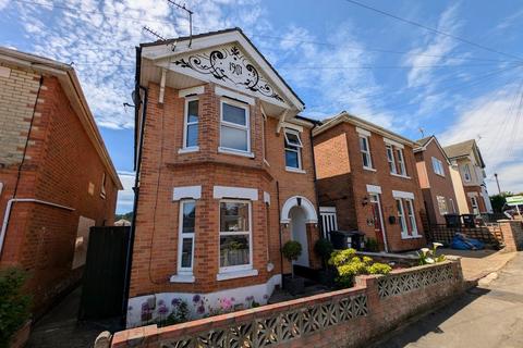 Markham Road, Bournemouth BH9 2 bed flat for sale