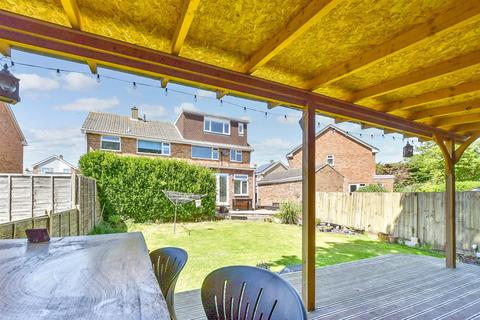 Royston Gardens, St... 4 bed semi