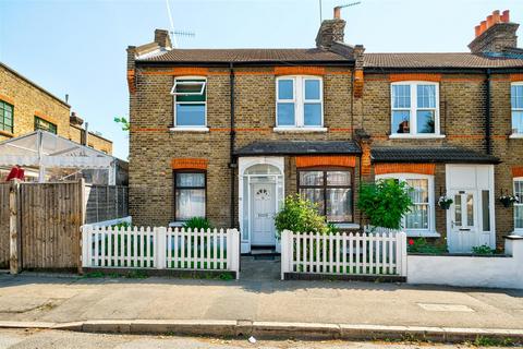 Halstead Road, Wanstead 2 bed flat for sale