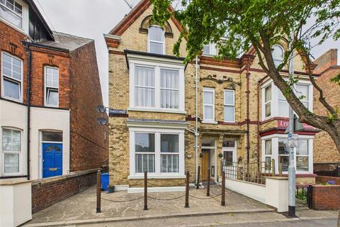 Trinity Road, Bridlington 3 bed flat for sale