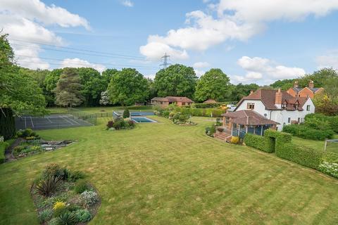 Wickham Common, Hampshire PO17 5 bed detached house for sale