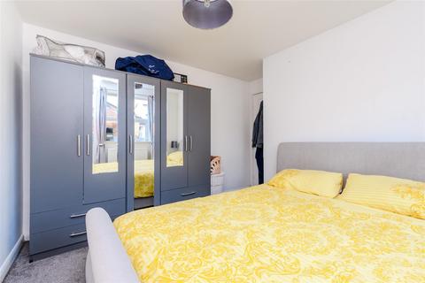 The Hollies, Gravesend DA12 2 bed semi