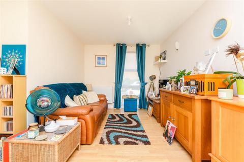The Hollies, Gravesend DA12 2 bed semi