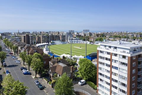 Cromwell Road, Hove, BN3 2 bed apartment for sale