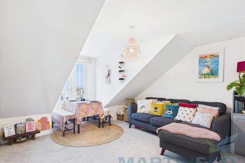 Central Avenue, Telscombe Cliffs 2 bed flat for sale