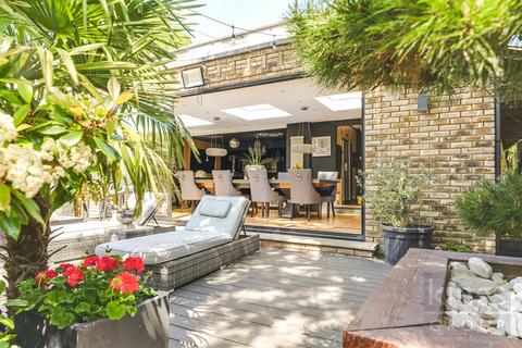 Slades Hill, Enfield 3 bed cottage for sale