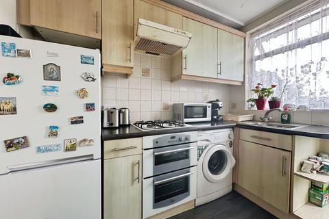 Stonegrove, Edgware, HA8 2 bed flat for sale