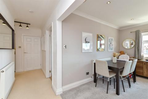 St. Bernard's Court, Lancing BN15 2 bed flat for sale